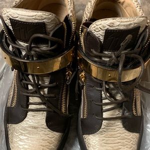 Giuseppe Gold bar sneaker